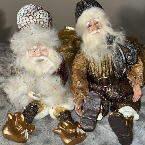 Christmas Bundle Gold Wisemen, Treetop Light Bow & Gold Large Pine Cone Decor - Picture 4 of 5